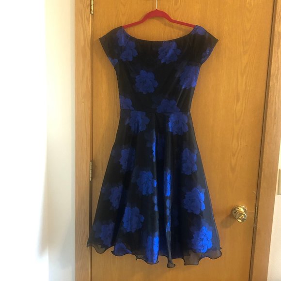 Chi Chi London black and blue floral dress - Picture 3 of 3